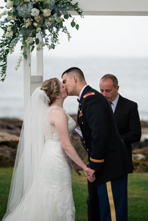 Nick and Rachel Kissing in Wedding