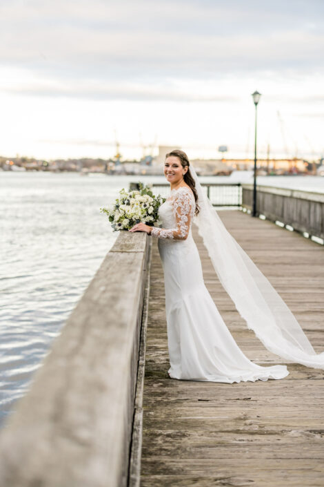 Bride with Marriage white Gown and Flowers